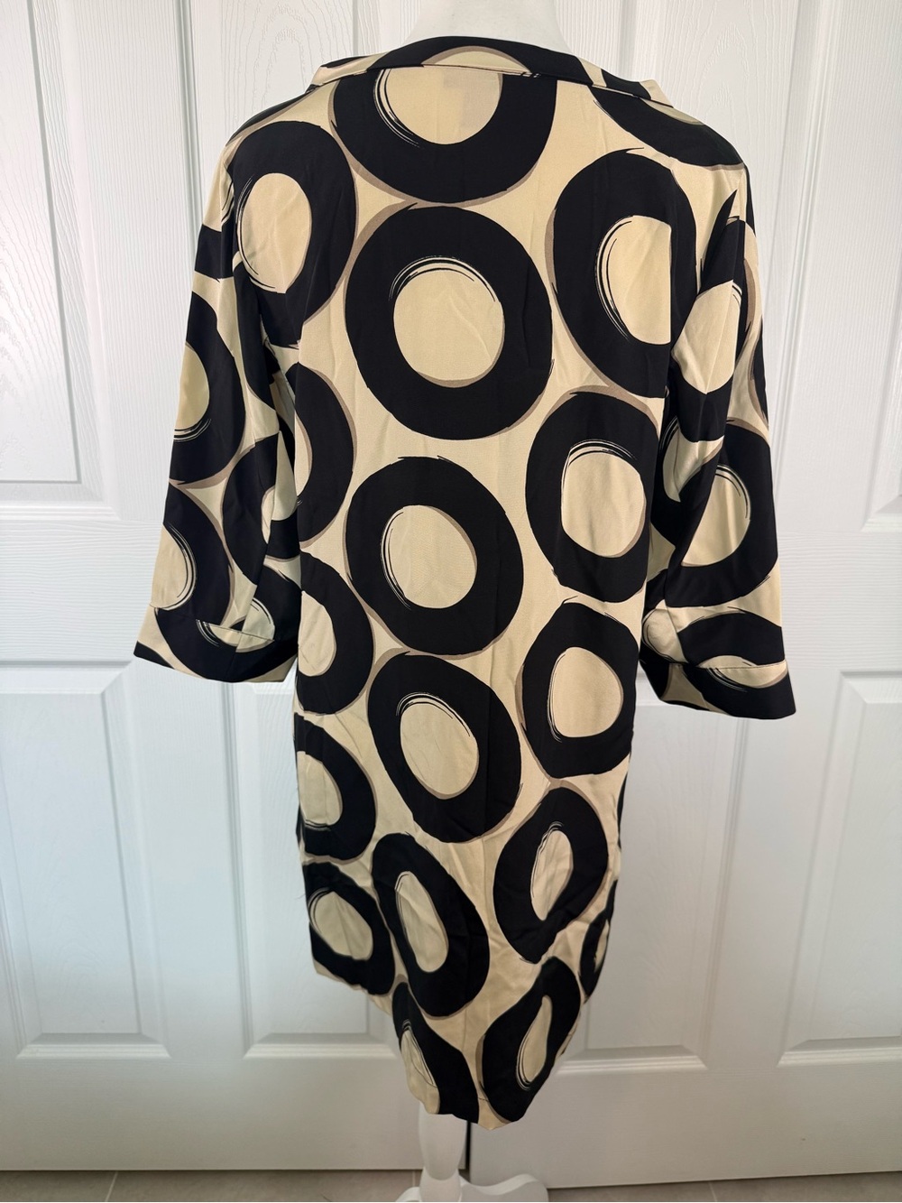 Alfani 100% Silk Geometric
Print Dress Women's Size 8 Tan
Black Boat Neck - Picture 6 of 9